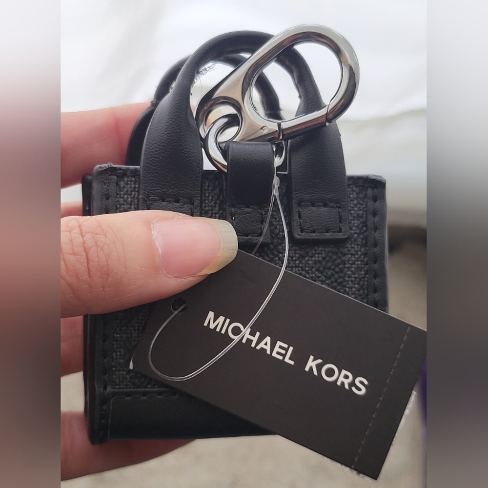 Michael Kors Micro Bag for Earbuds Case NWT - Picture 5 of 5